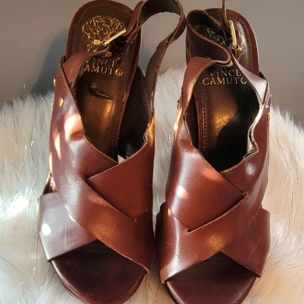 Vince Camuto Leather Sandels - Picture 3 of 6